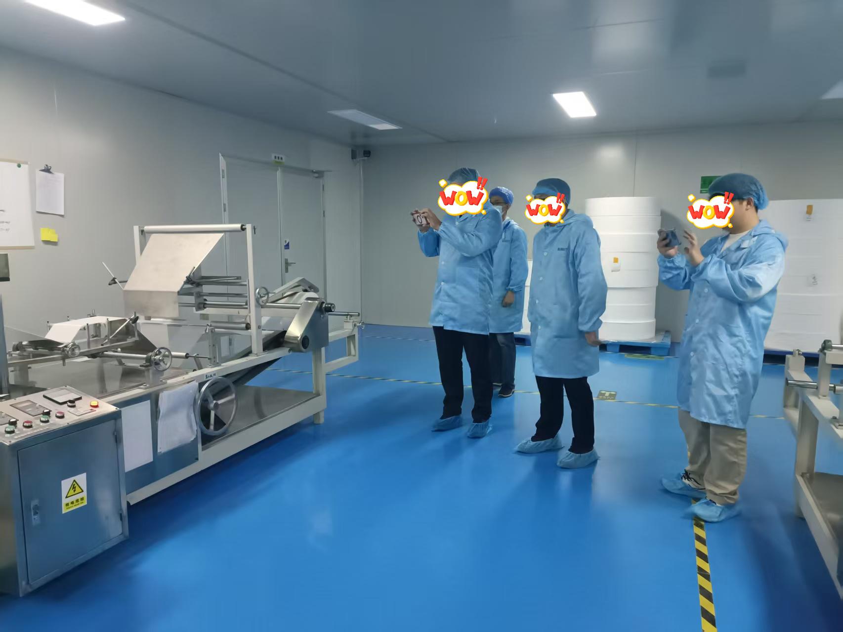 Directorul de achiziții al distribuitorului european de produse pentru sănătatea animalelor mari ne vizitează compania pentru inspecție și negociere